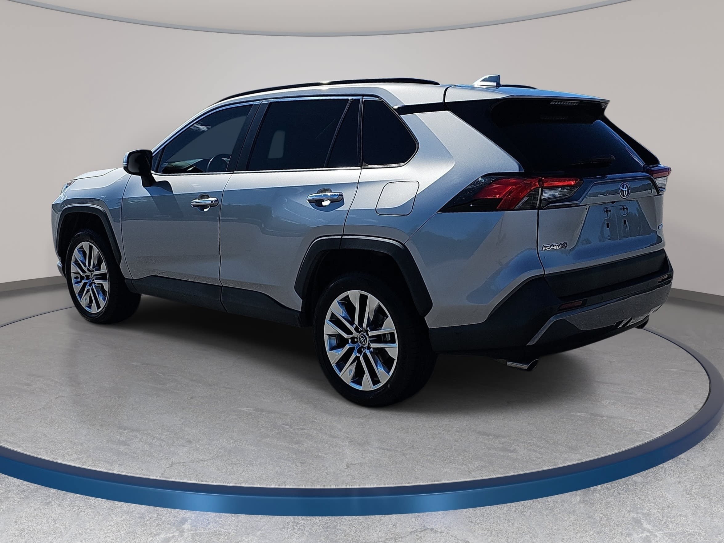 Used 2019 Toyota RAV4 Limited FWD image 7