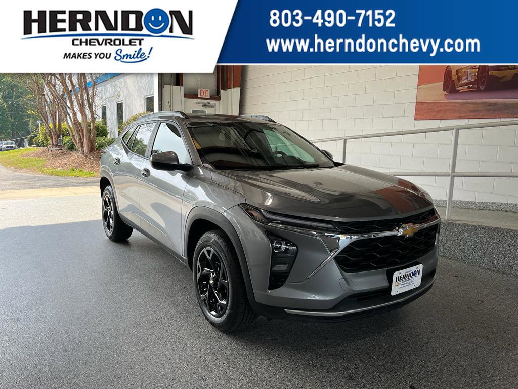 Used 2025 Chevrolet Trax LT w/ Driver Confidence Package FWD image 1