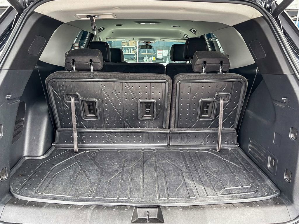 Used 2021 Chevrolet Traverse LT image 24