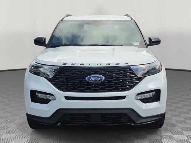 Certified 2023 Ford Explorer ST-Line w/ Class IV Trailer Tow Package RWD image 2