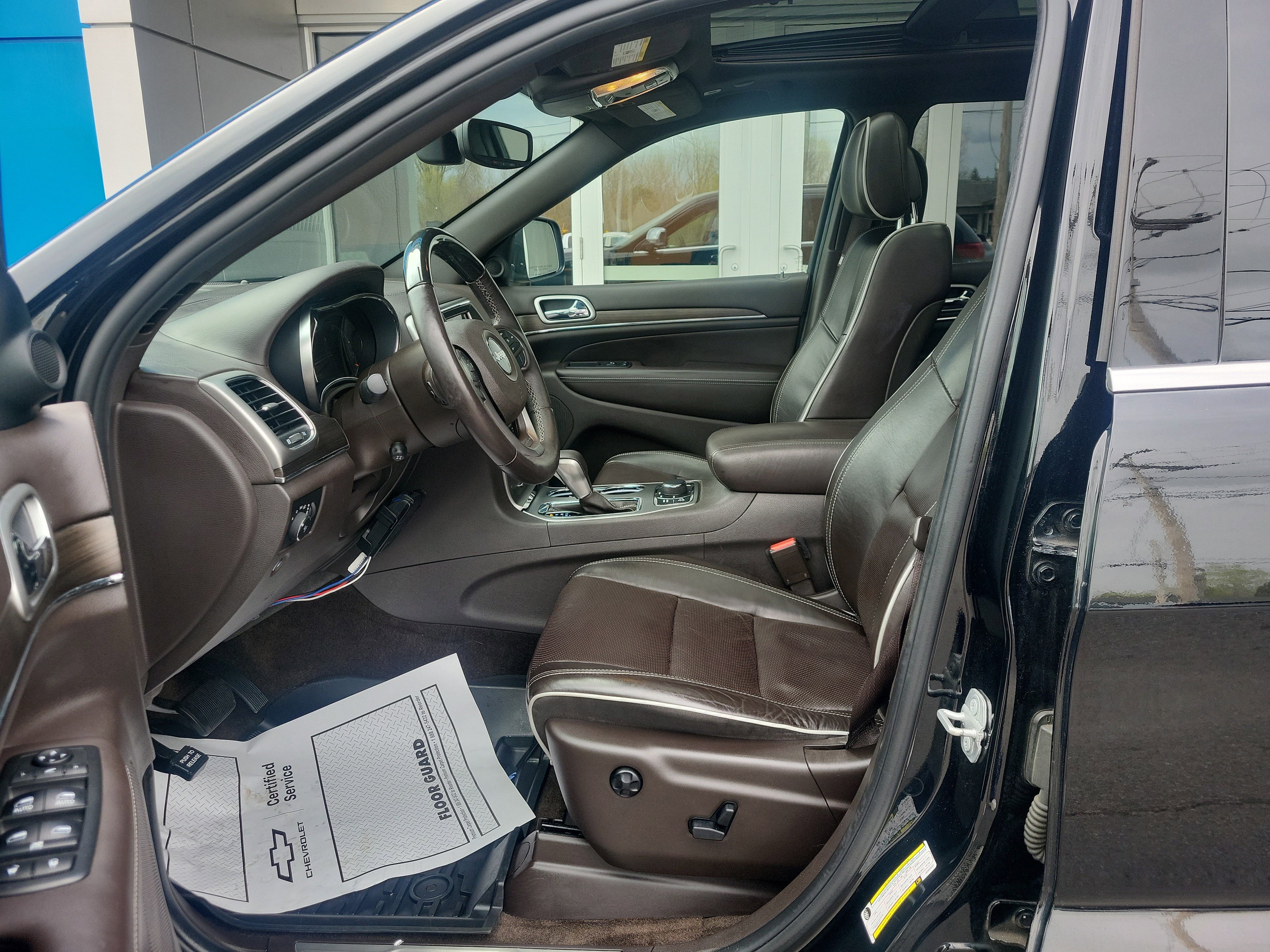 Used 2018 Jeep Grand Cherokee Overland AWD/4WD image 5