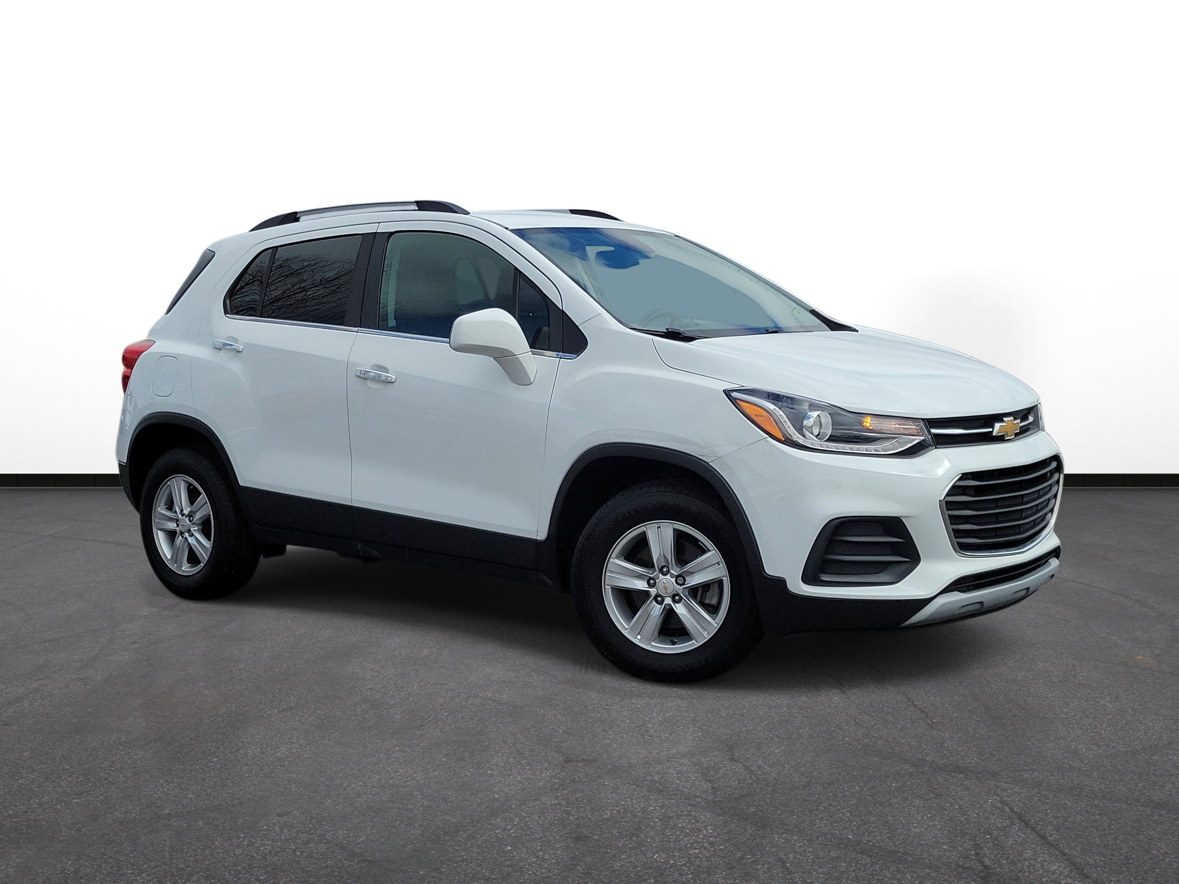 Used 2019 Chevrolet Trax LT w/ LT Convenience Package image 1