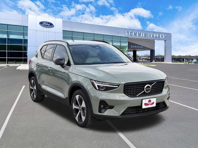 Used 2025 Volvo XC40 B5 Plus w/ Protection Package Premier image 6