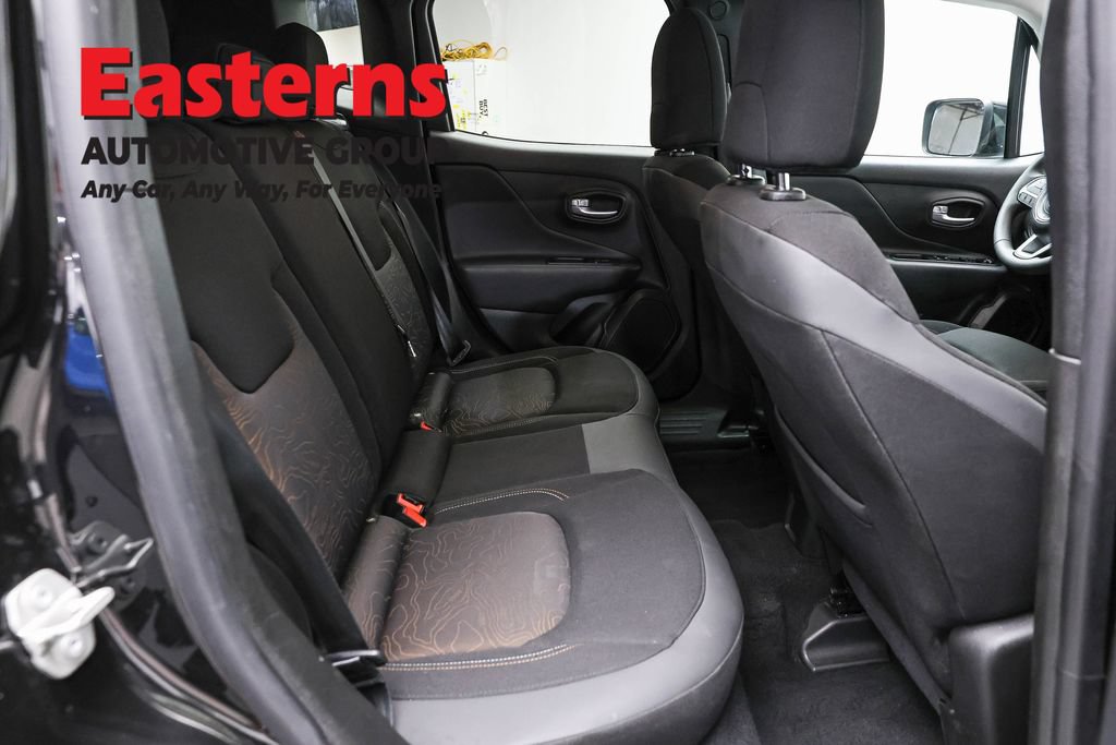 Used 2023 Jeep Renegade Latitude AWD/4WD image 24