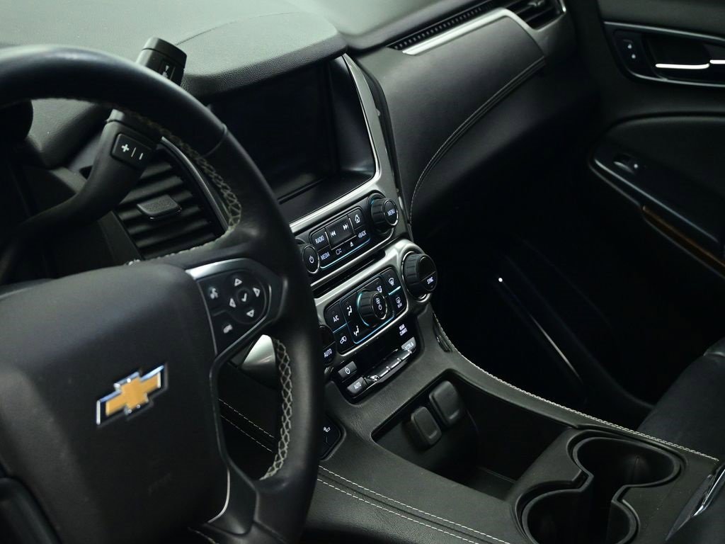 Used 2020 Chevrolet Suburban LT image 16