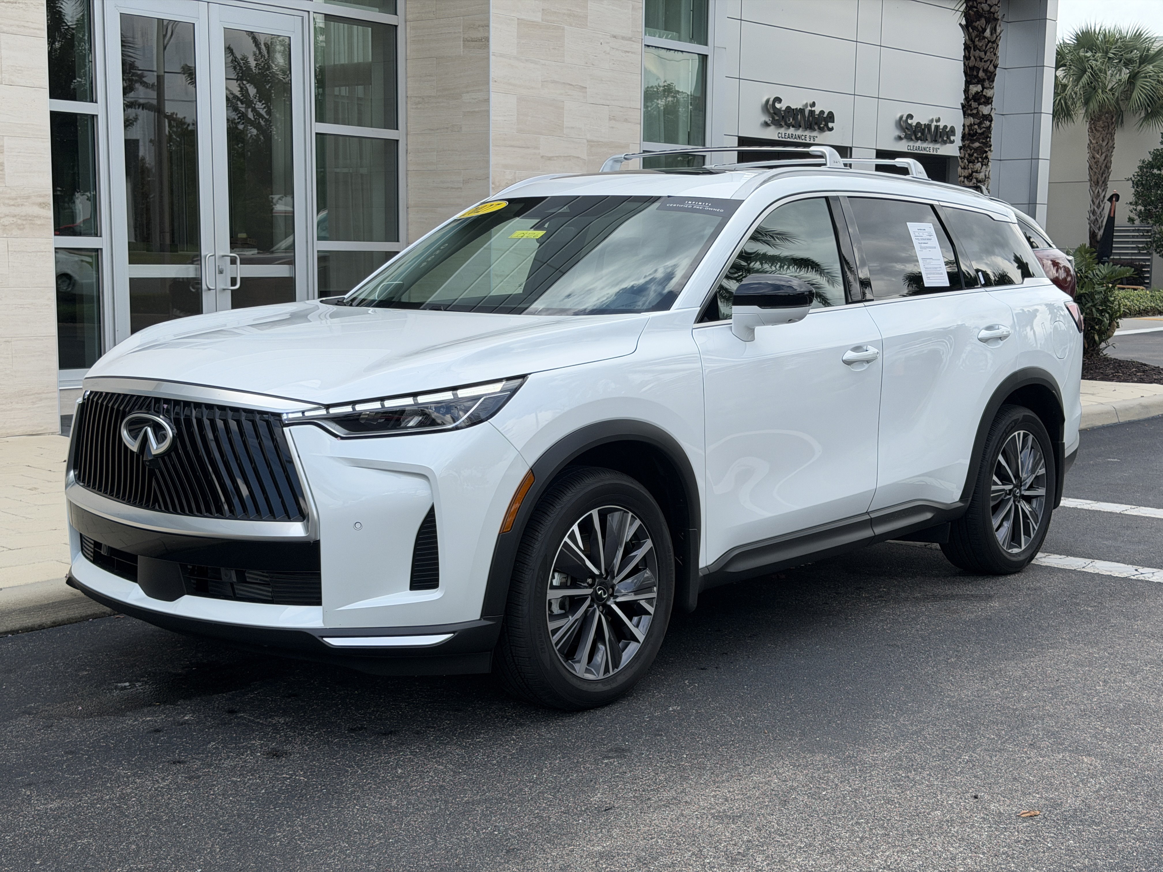 Certified 2027 INFINITI QX60 Luxe w/ Cargo Package AWD/4WD image 3