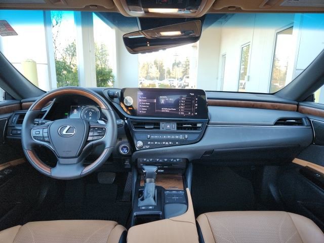 Used 2022 Lexus ES 300h w/ Luxury Package image 17