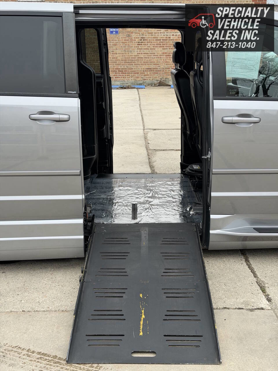 Used 2014 Dodge Grand Caravan R/T image 12