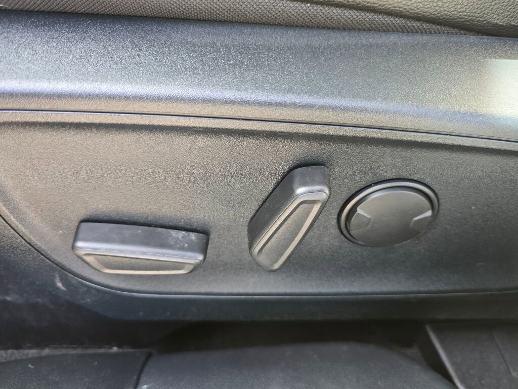 Used 2020 Ford Escape Titanium image 21