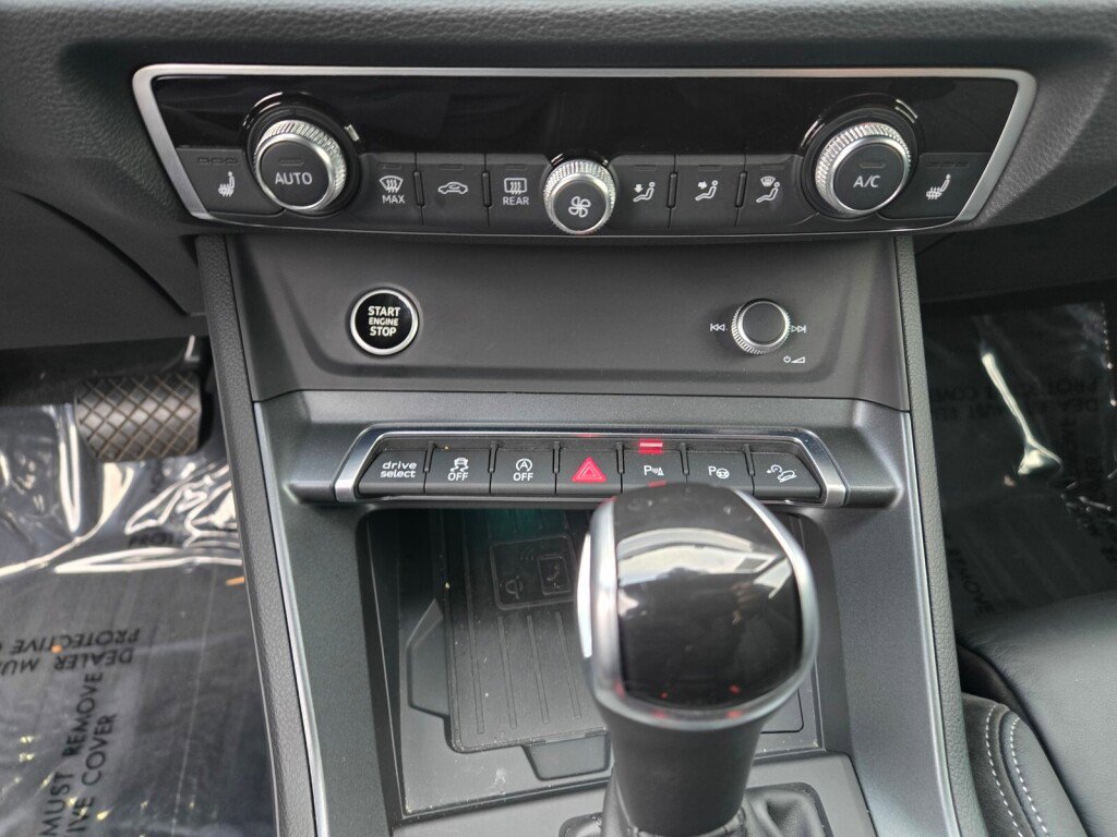 Used 2021 Audi Q3 2.0T Premium Plus w/ Premium Plus Package image 19