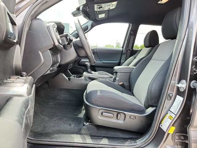Used 2023 Toyota Tacoma TRD Off-Road w/ Technology Package AWD/4WD image 8