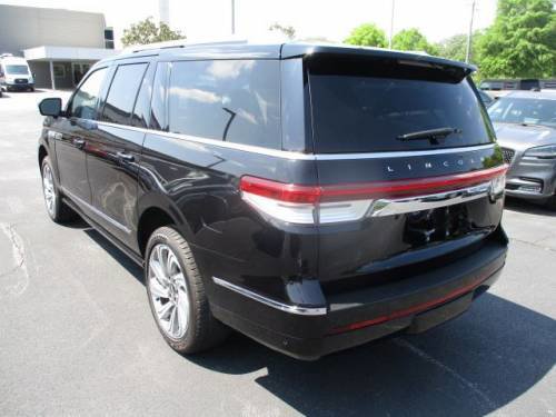 Used 2024 Lincoln Navigator L Reserve image 3
