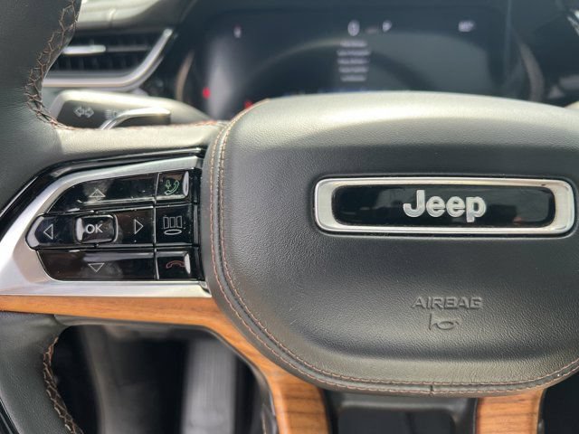 Used 2022 Jeep Grand Cherokee Summit AWD/4WD image 39