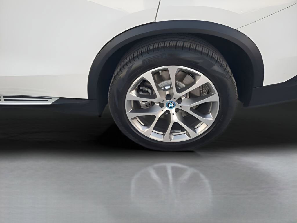 Used 2025 BMW X5 xDrive50e image 21