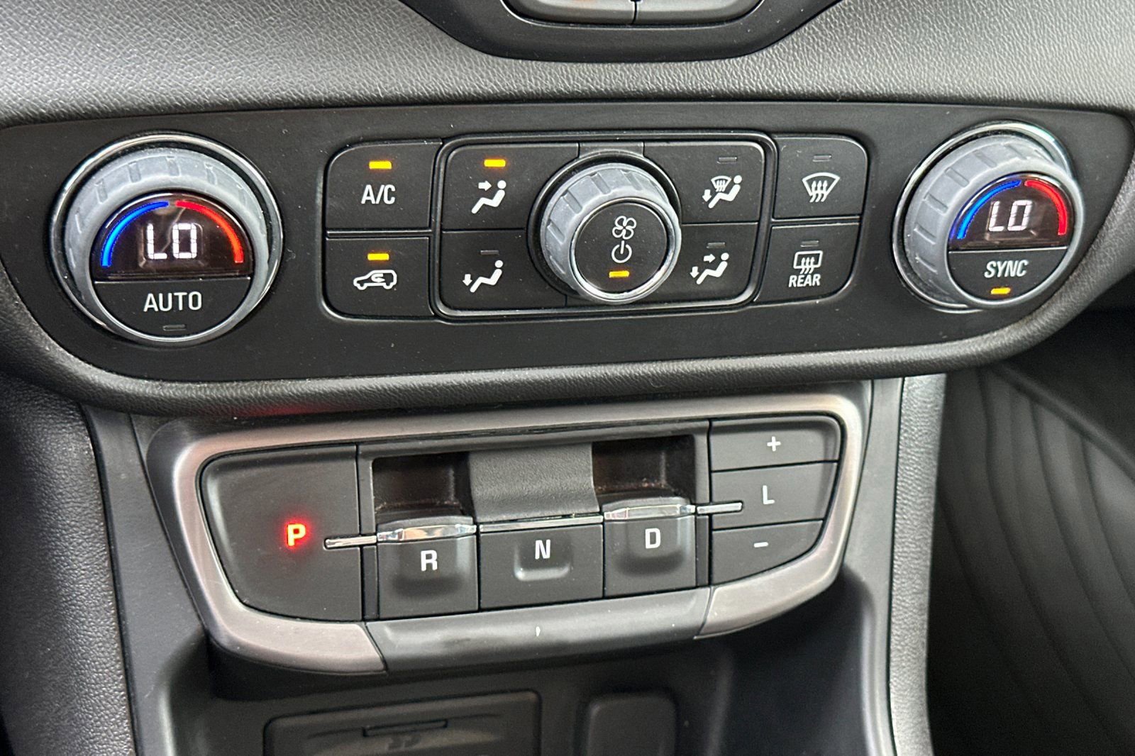 Certified 2024 GMC Terrain AT4 w/ Infotainment Package II image 21