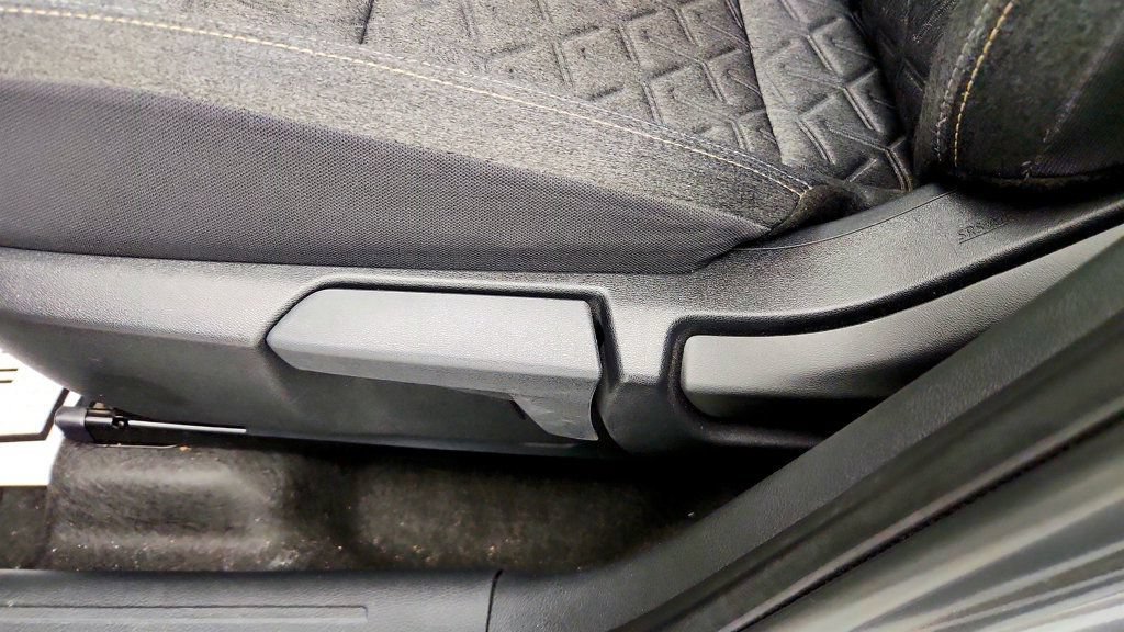 Used 2025 Nissan Kicks SV FWD image 11