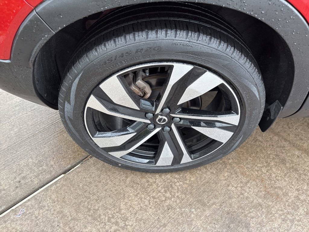 Used 2023 Volvo XC40 B5 Plus w/ Driver Assist Package AWD/4WD image 14