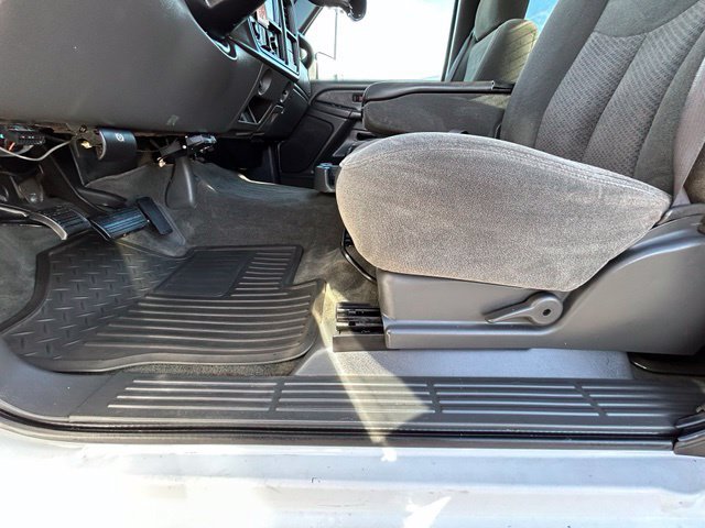 Used 2004 Chevrolet Silverado 2500 LS RWD image 24
