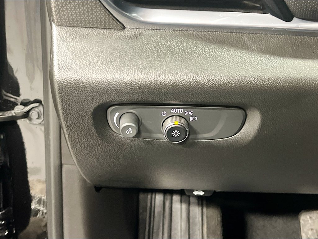 Used 2023 Chevrolet Traverse Premier w/ LPO, Floor Liner Package AWD/4WD image 10