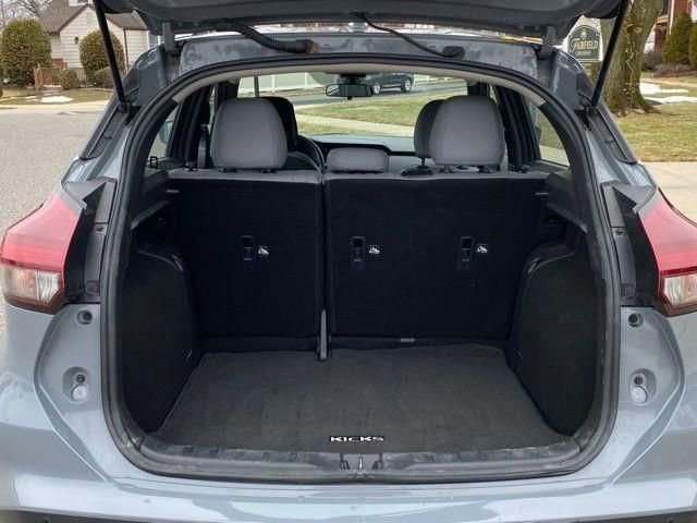 Used 2023 Nissan Kicks SR w/ SR Premium Package FWD image 12