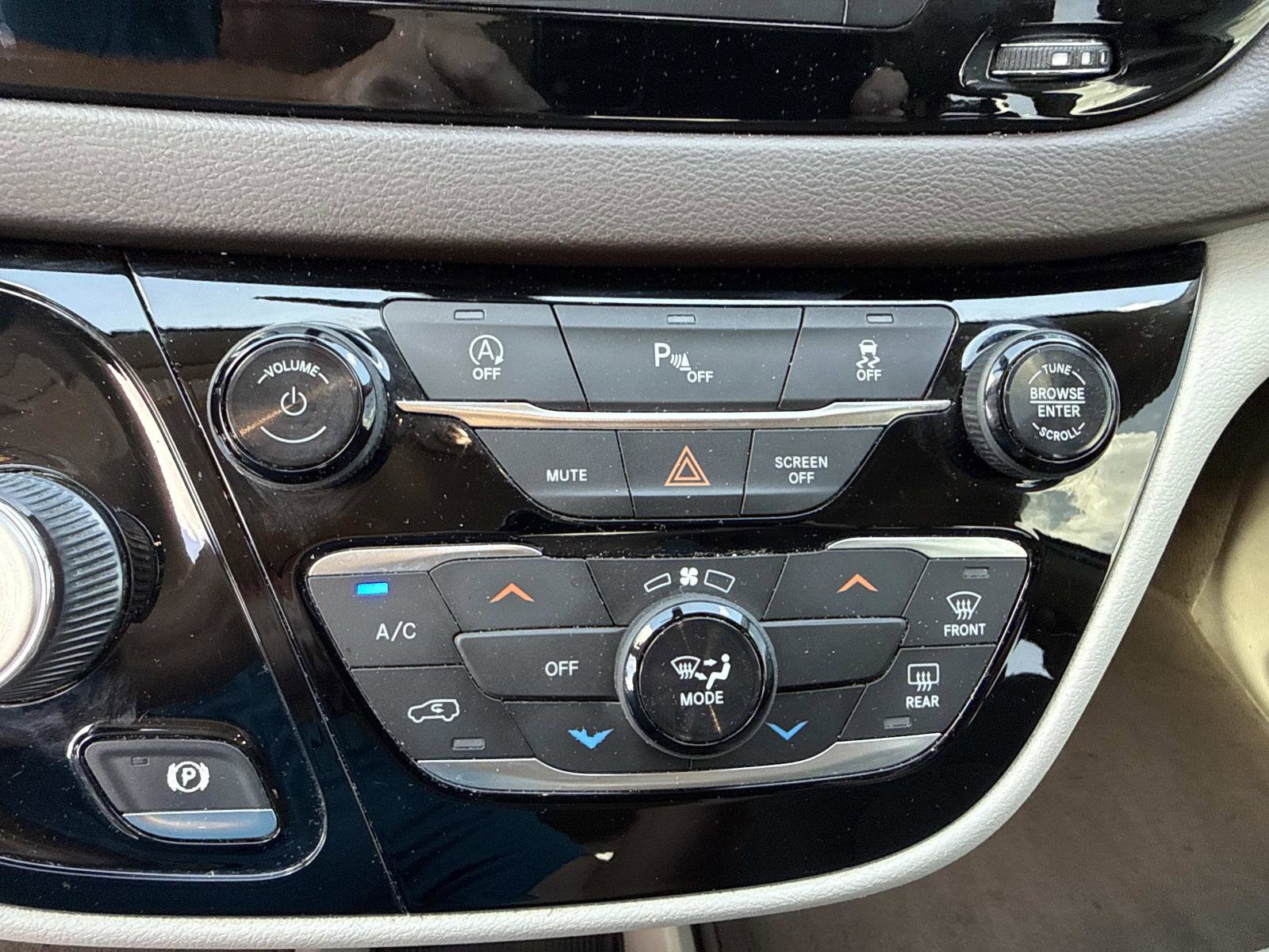 Used 2019 Chrysler Pacifica LX image 25