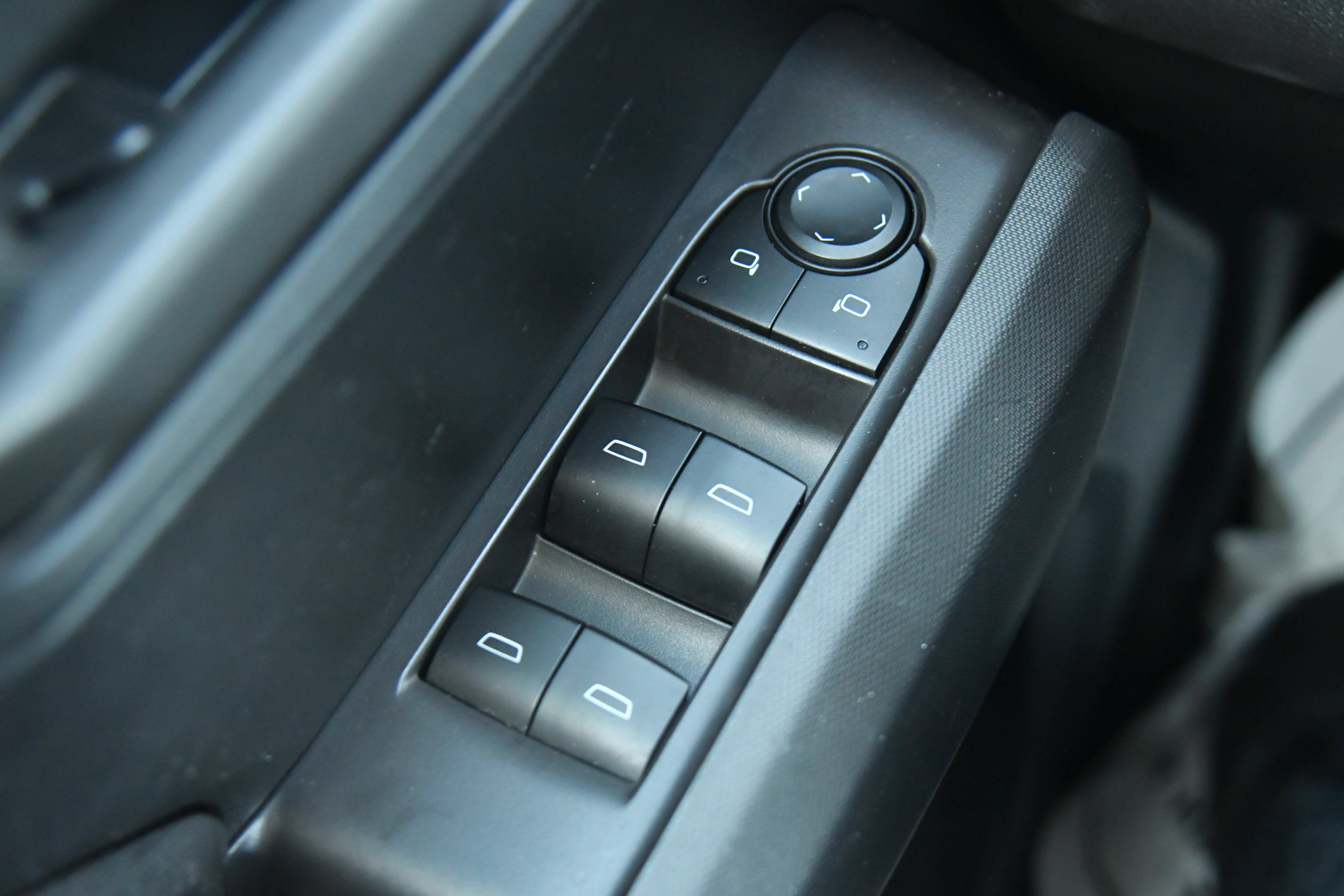Used 2023 Chevrolet Colorado W/T RWD image 34