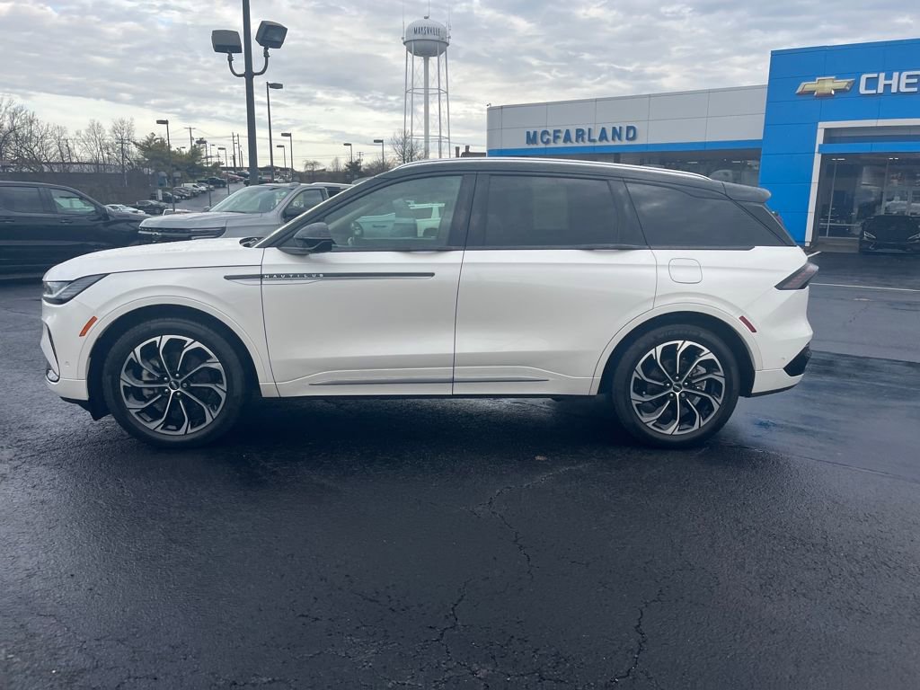 Used 2024 Lincoln Nautilus Reserve w/ Equipment Group 202A image 2