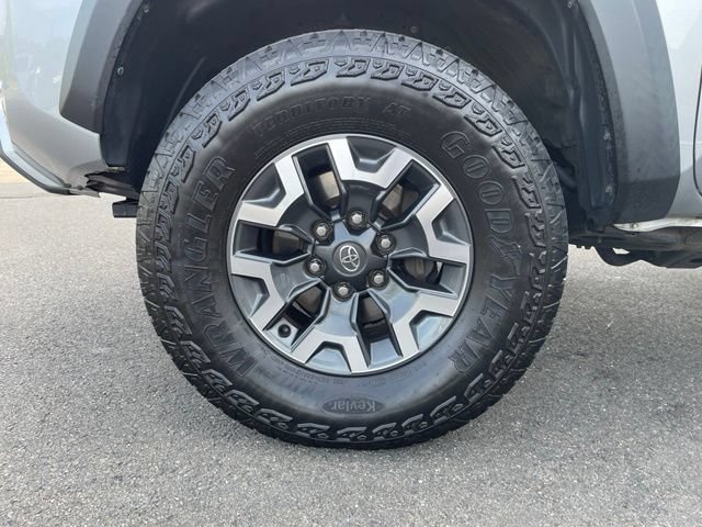 Used 2022 Toyota Tacoma TRD Off-Road AWD/4WD image 31