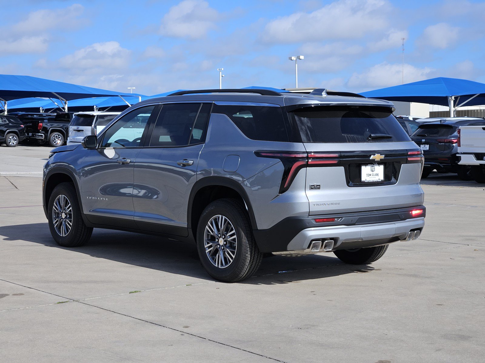 New 2027 Chevrolet Traverse LT w/ Driver Confidence Package FWD image 3
