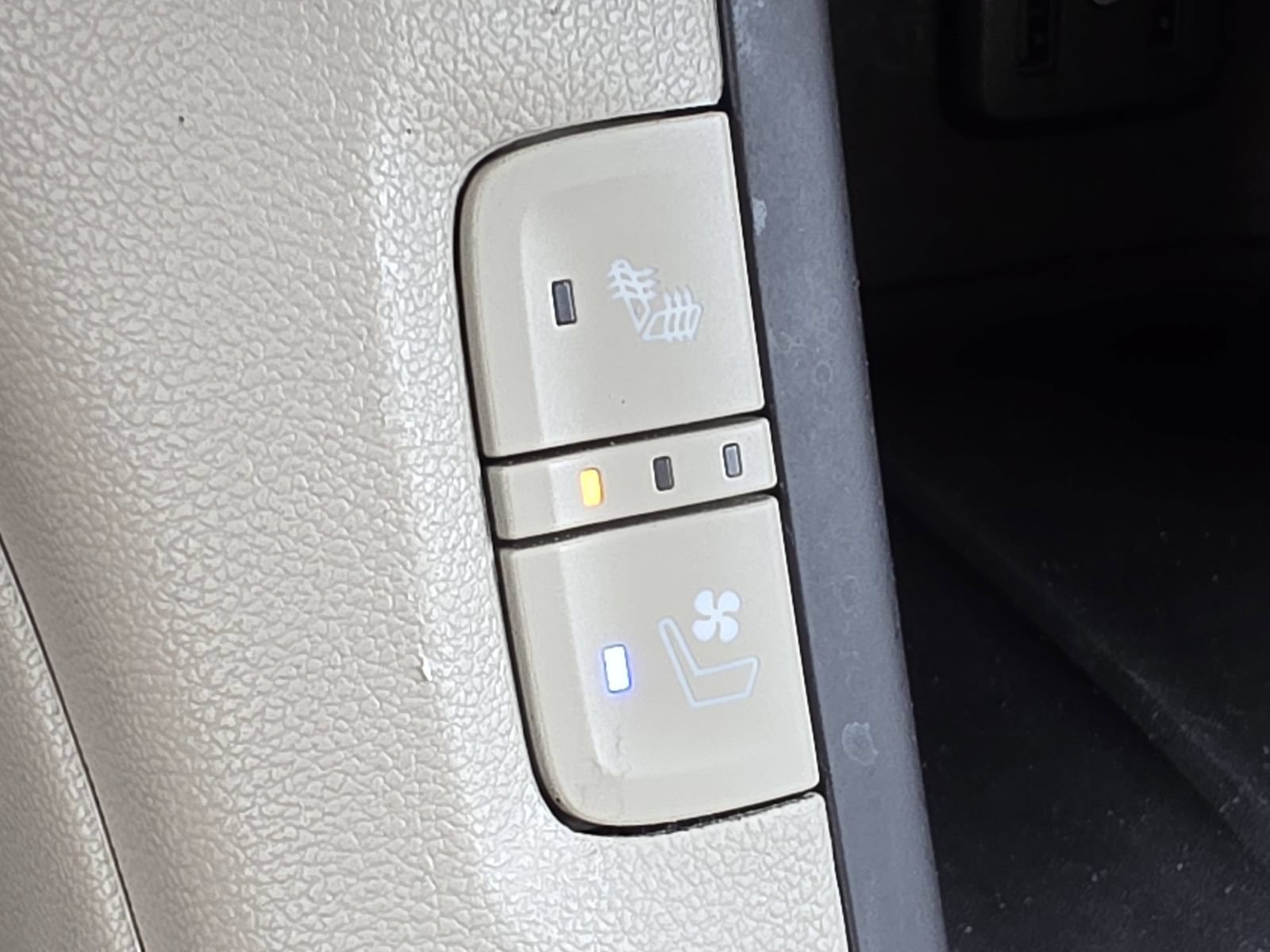 Used 2018 GMC Acadia Denali w/ Technology Package FWD image 31