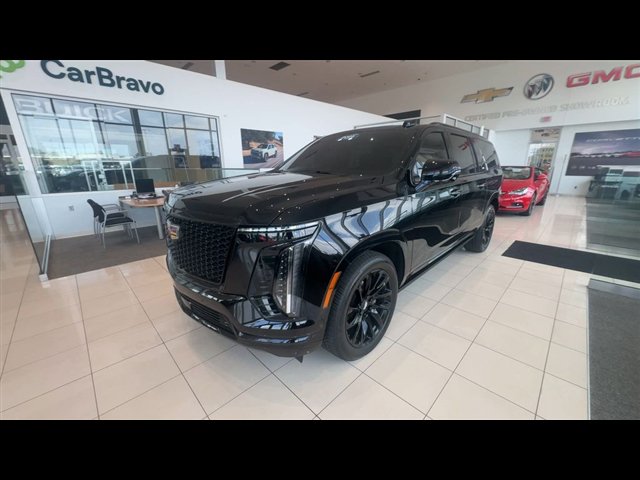 Used 2025 Cadillac Escalade ESV Sport w/ Touring Package AWD/4WD image 4
