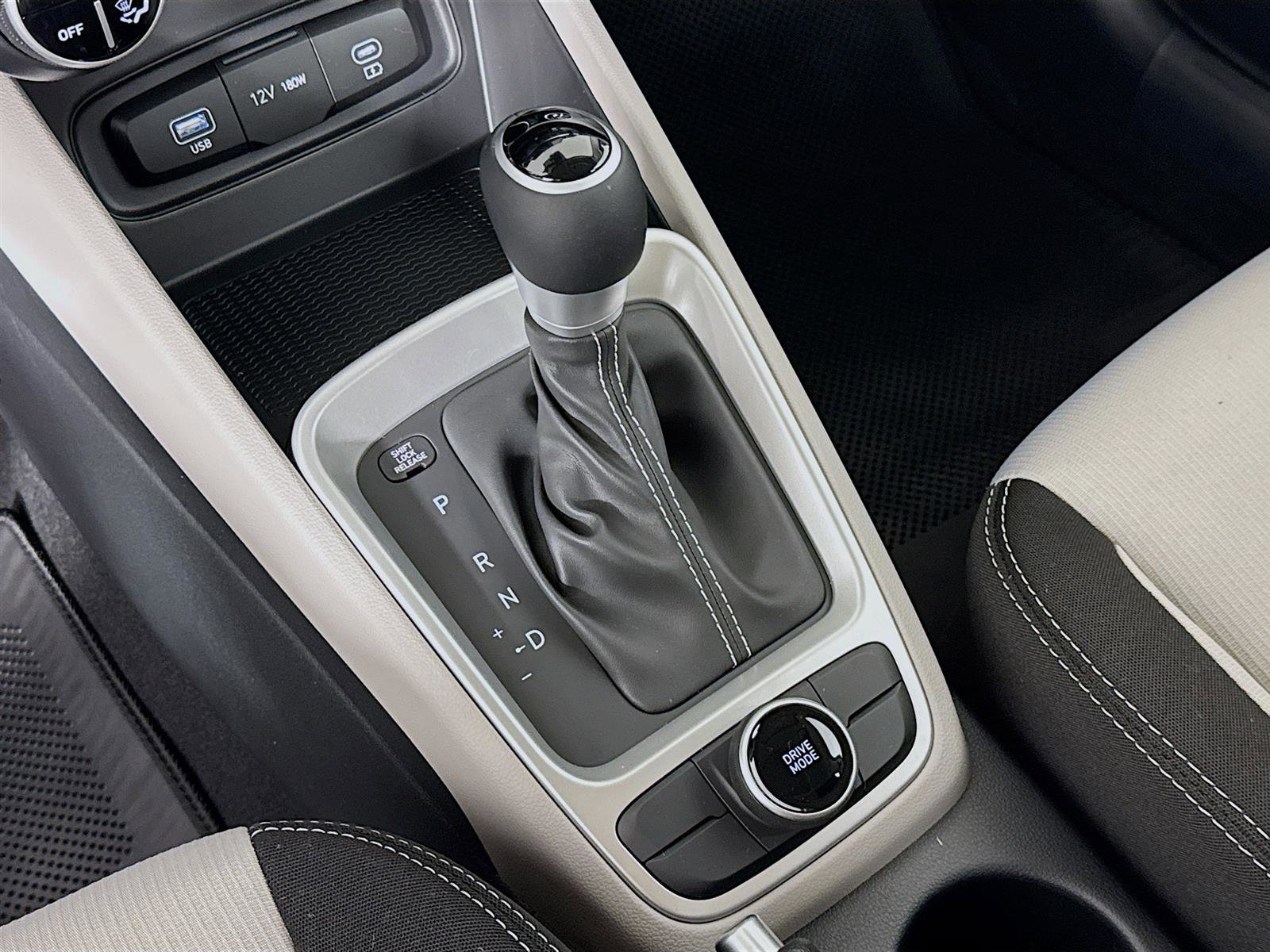 New 2025 Hyundai Venue SEL image 18