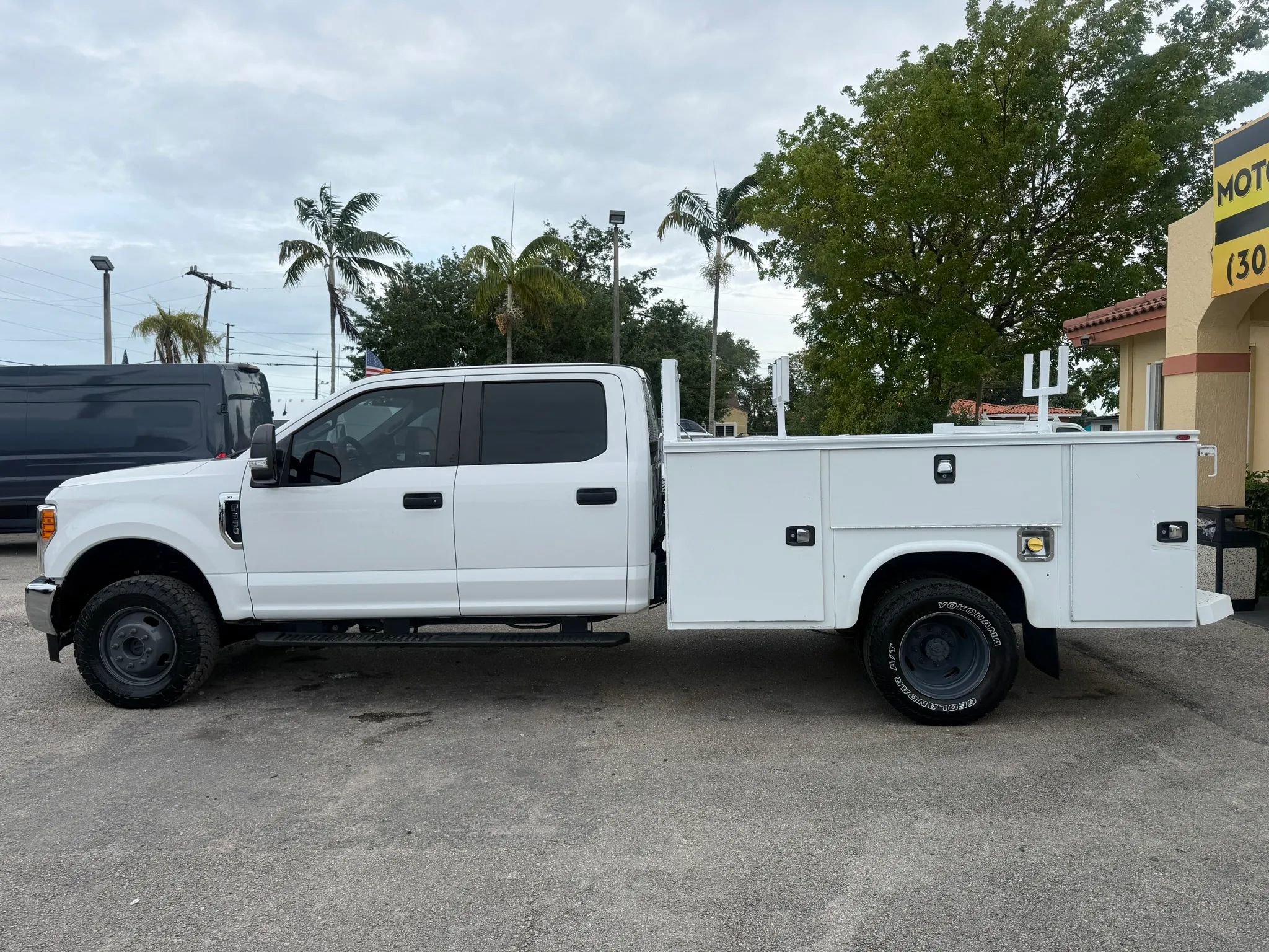 Used 2019 Ford F350 XL w/ Power Equipment Group AWD/4WD image 3