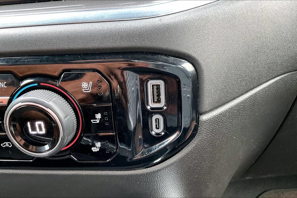Used 2024 Chevrolet Silverado 2500 High Country w/ High Country Premium Package AWD/4WD image 19