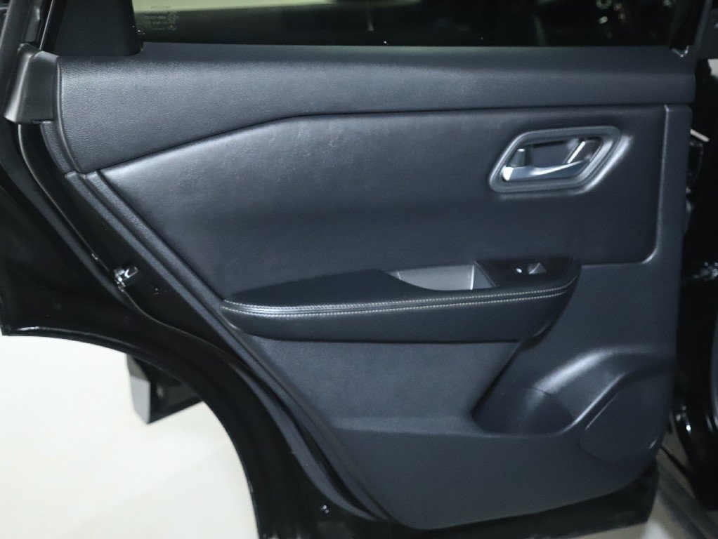 Used 2024 Nissan Rogue SV AWD/4WD image 13