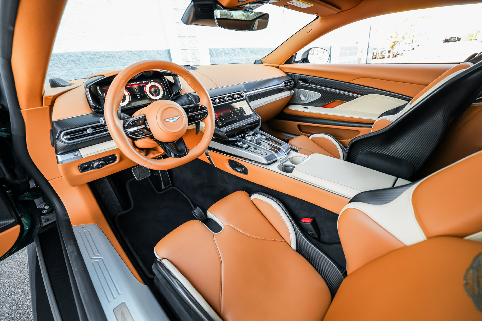 Used 2025 Aston Martin Vanquish RWD image 30