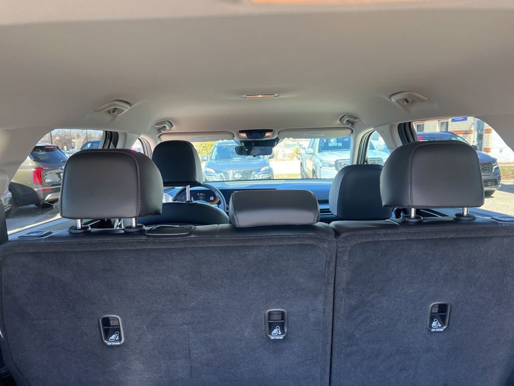 Certified 2025 Kia Sorento S image 13