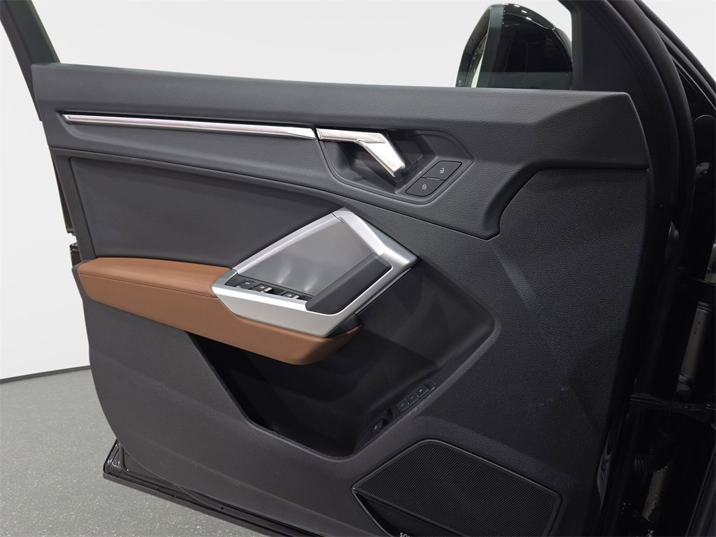 Used 2025 Audi Q3 2.0T Premium Plus w/ Premium Plus Package image 28