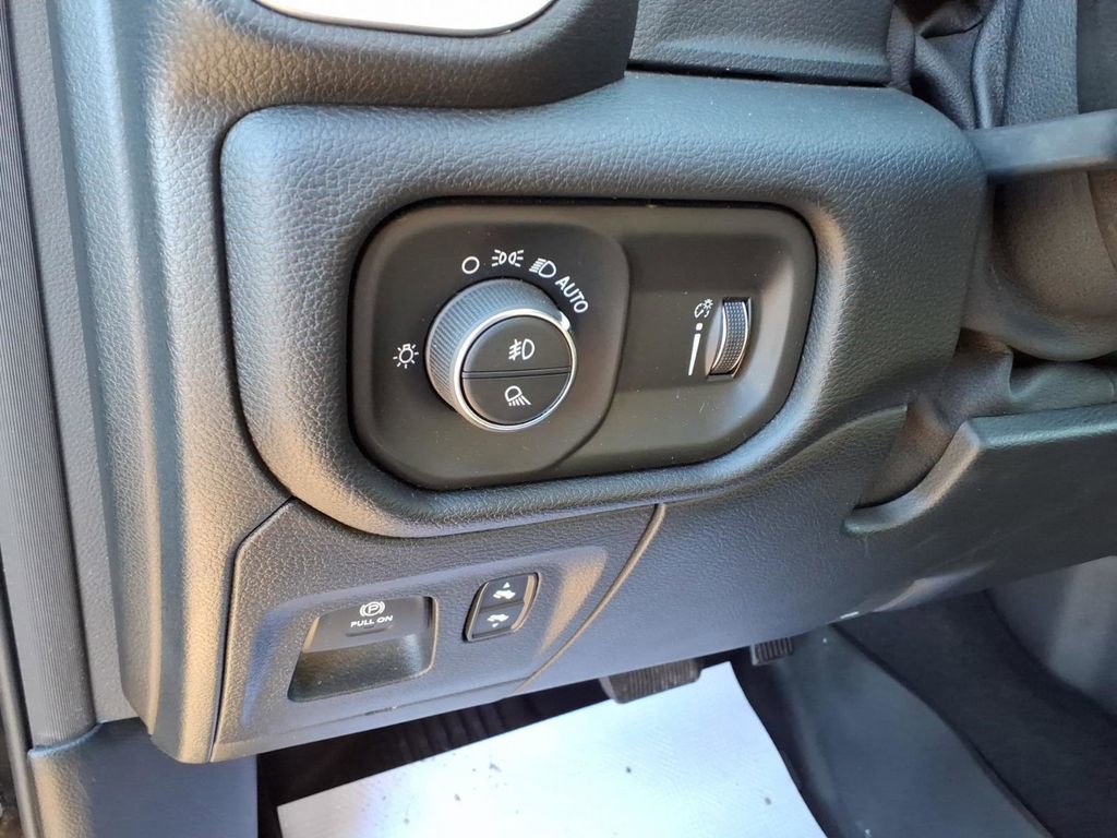 Used 2021 RAM 1500 Big Horn image 12