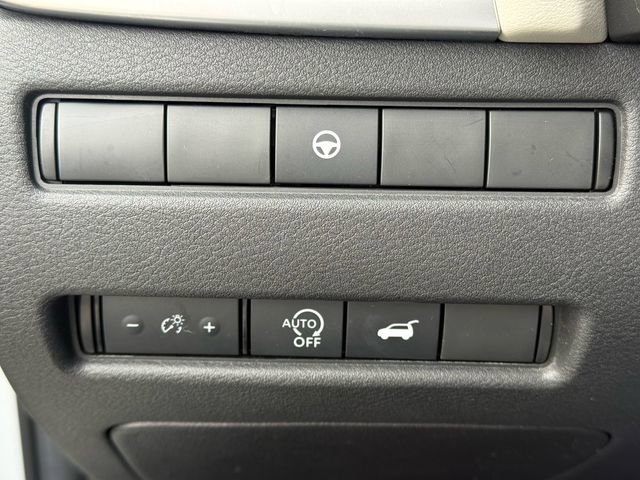 Used 2024 Nissan Rogue SV image 25