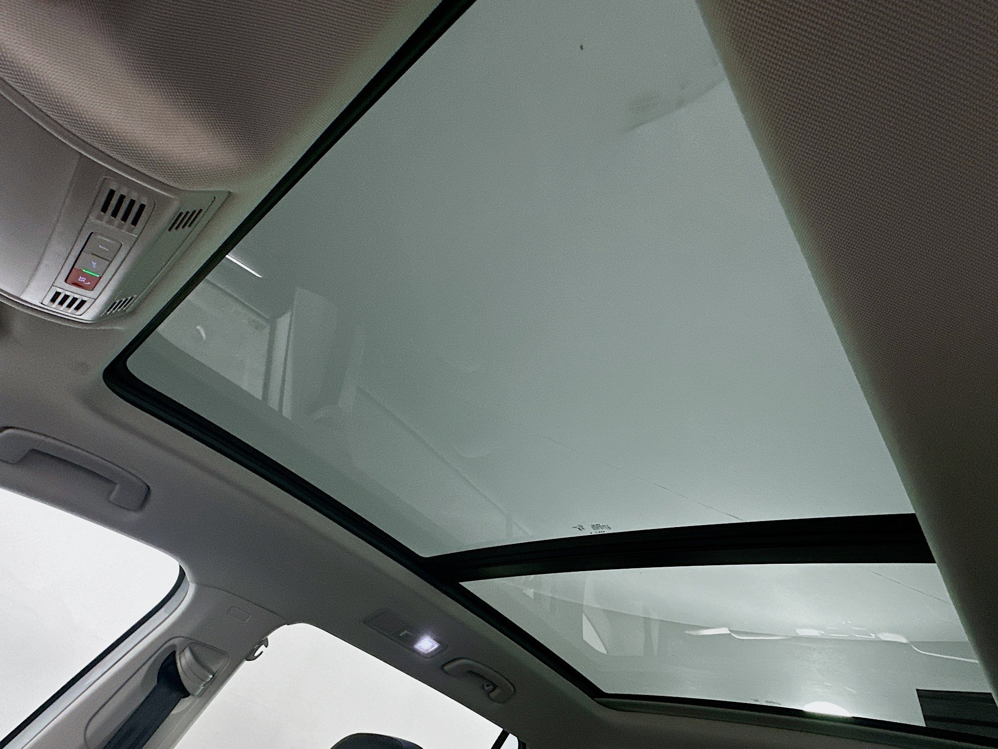 Used 2024 Volkswagen Tiguan Wolfsburg Edition image 25