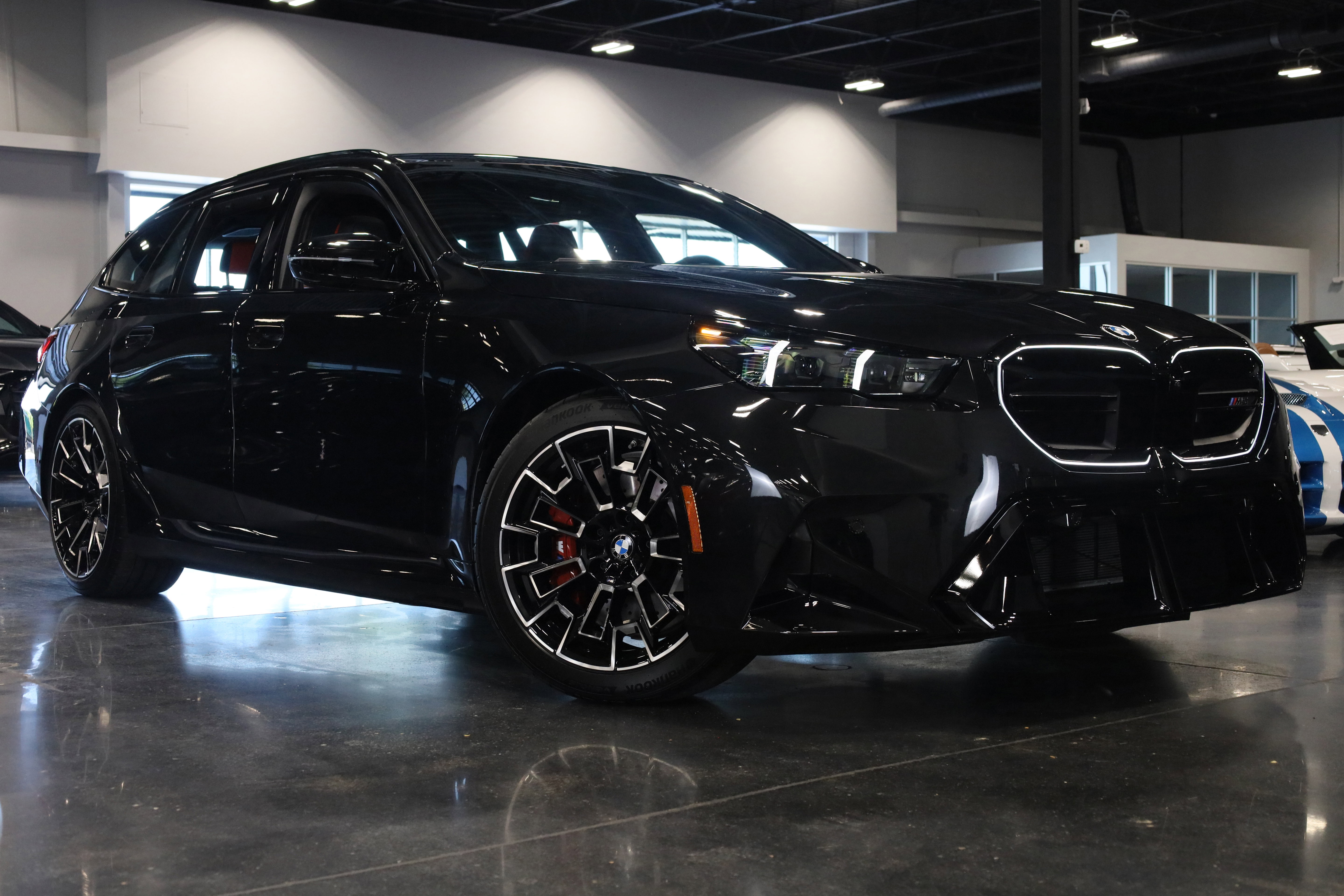 Used 2025 BMW M5 Touring w/ M Driver's Package image 2