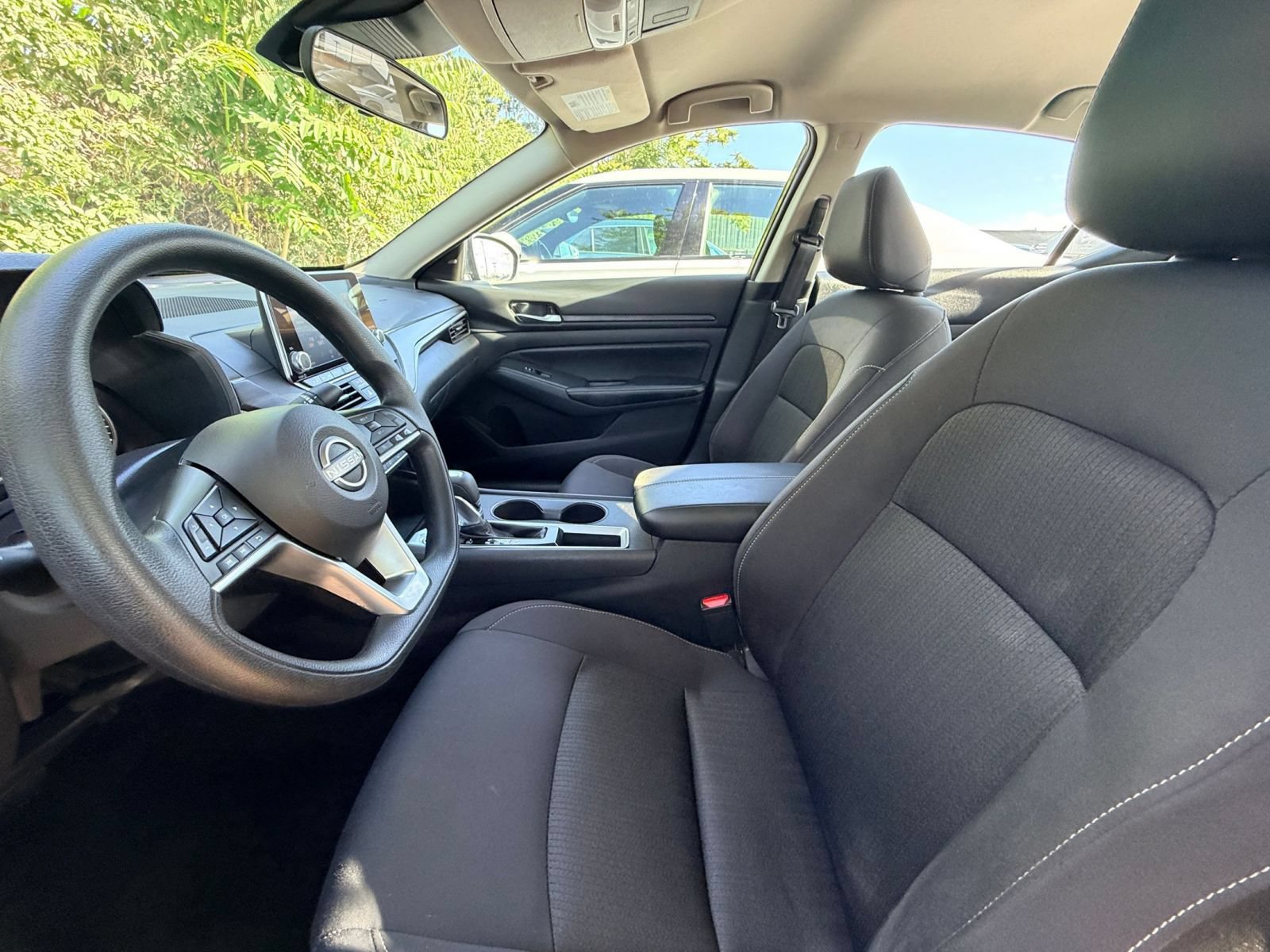 Used 2025 Nissan Altima 2.5 SV FWD image 27