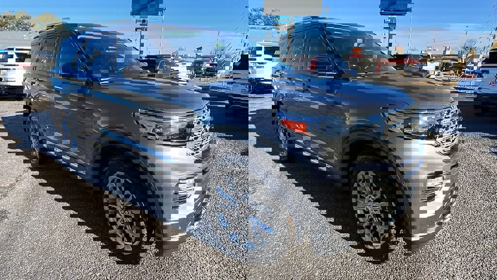 Used 2022 Ford Explorer Limited w/ Equipment Group 301A image 3