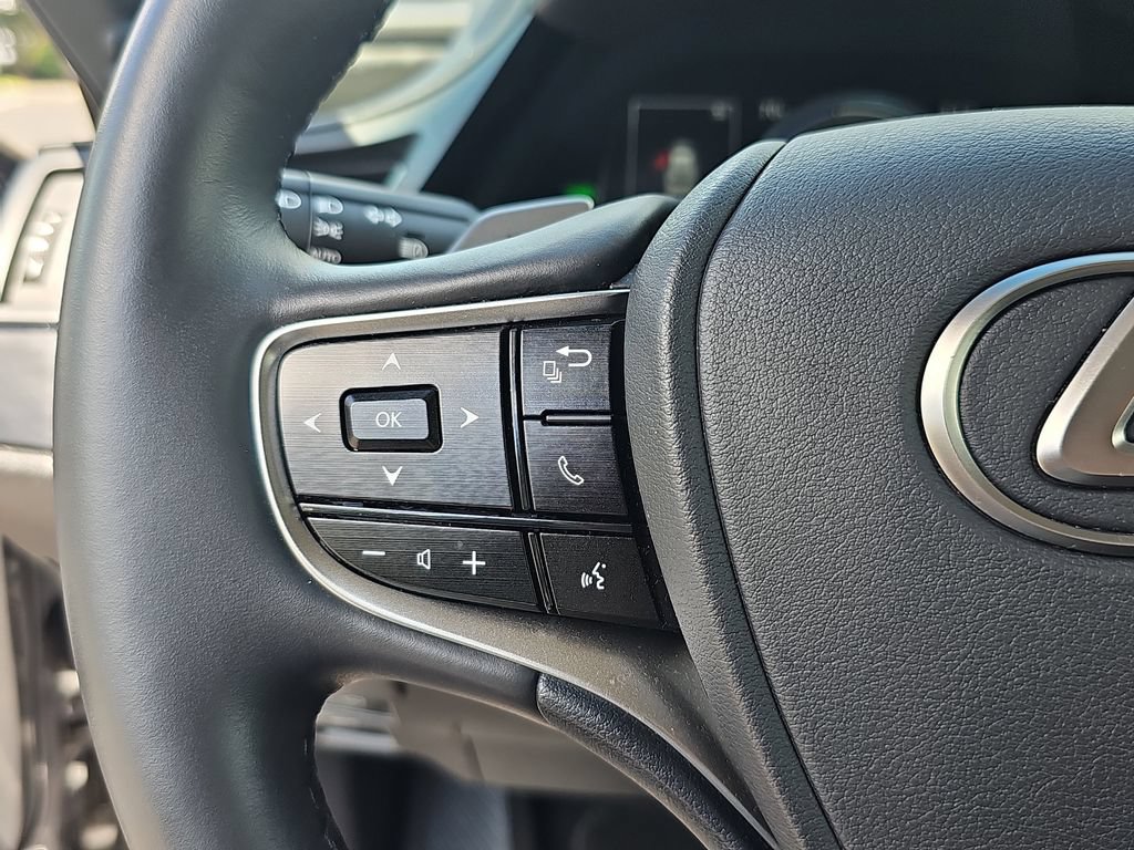Certified 2022 Lexus ES 300h w/ Premium Package FWD image 16