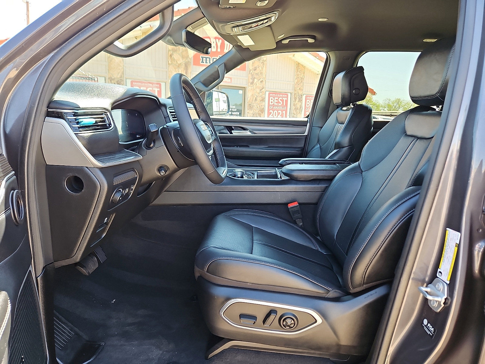 Used 2024 Jeep Wagoneer L Series II w/ Flexible Seating Group image 11