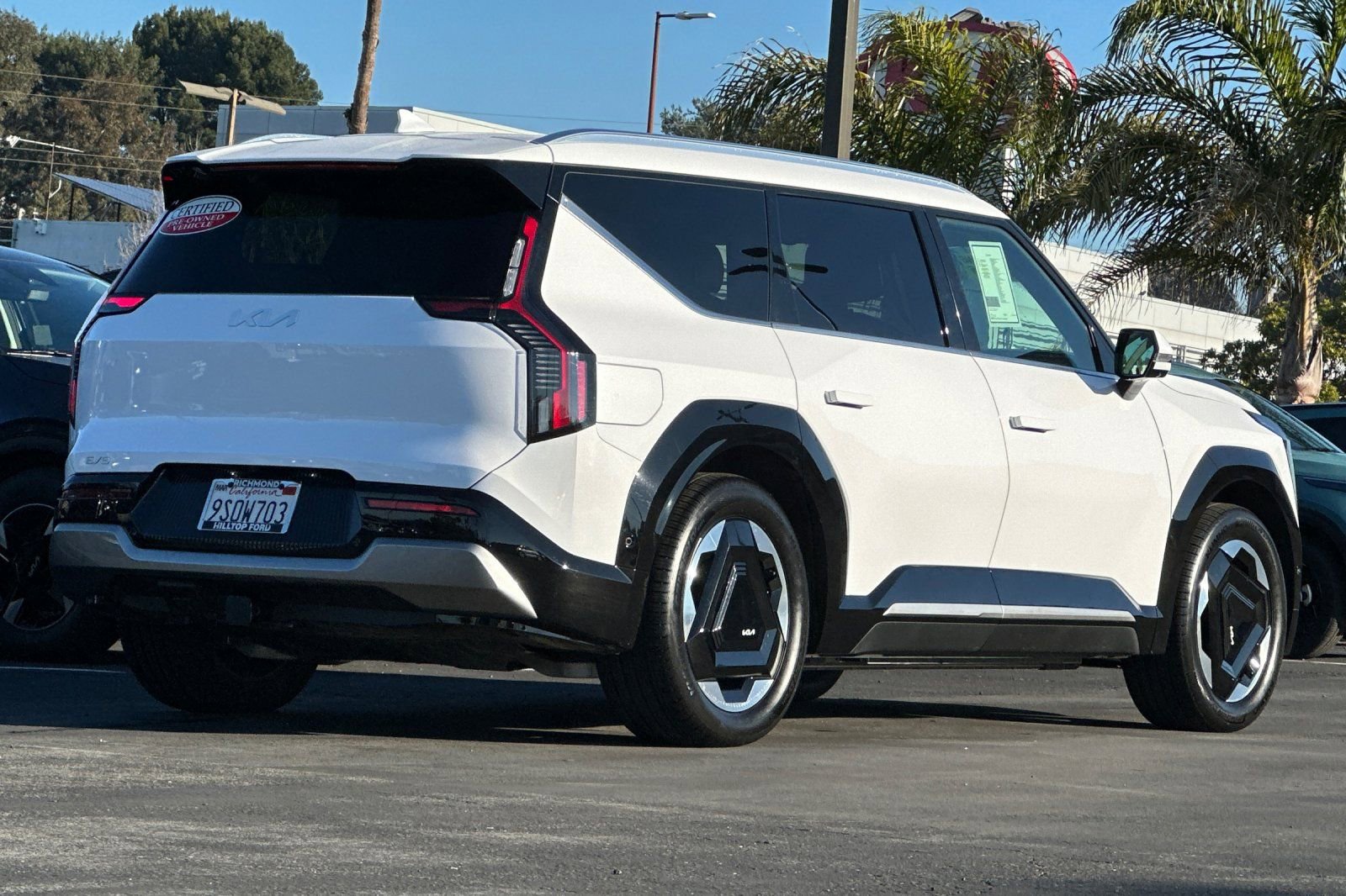 Certified 2025 Kia EV9 Land w/ Towing Package image 5