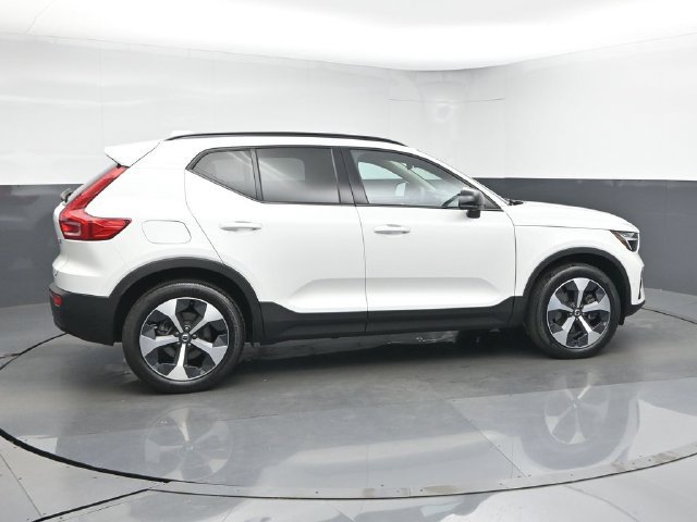 Used 2024 Volvo XC40 B5 Plus AWD/4WD image 8