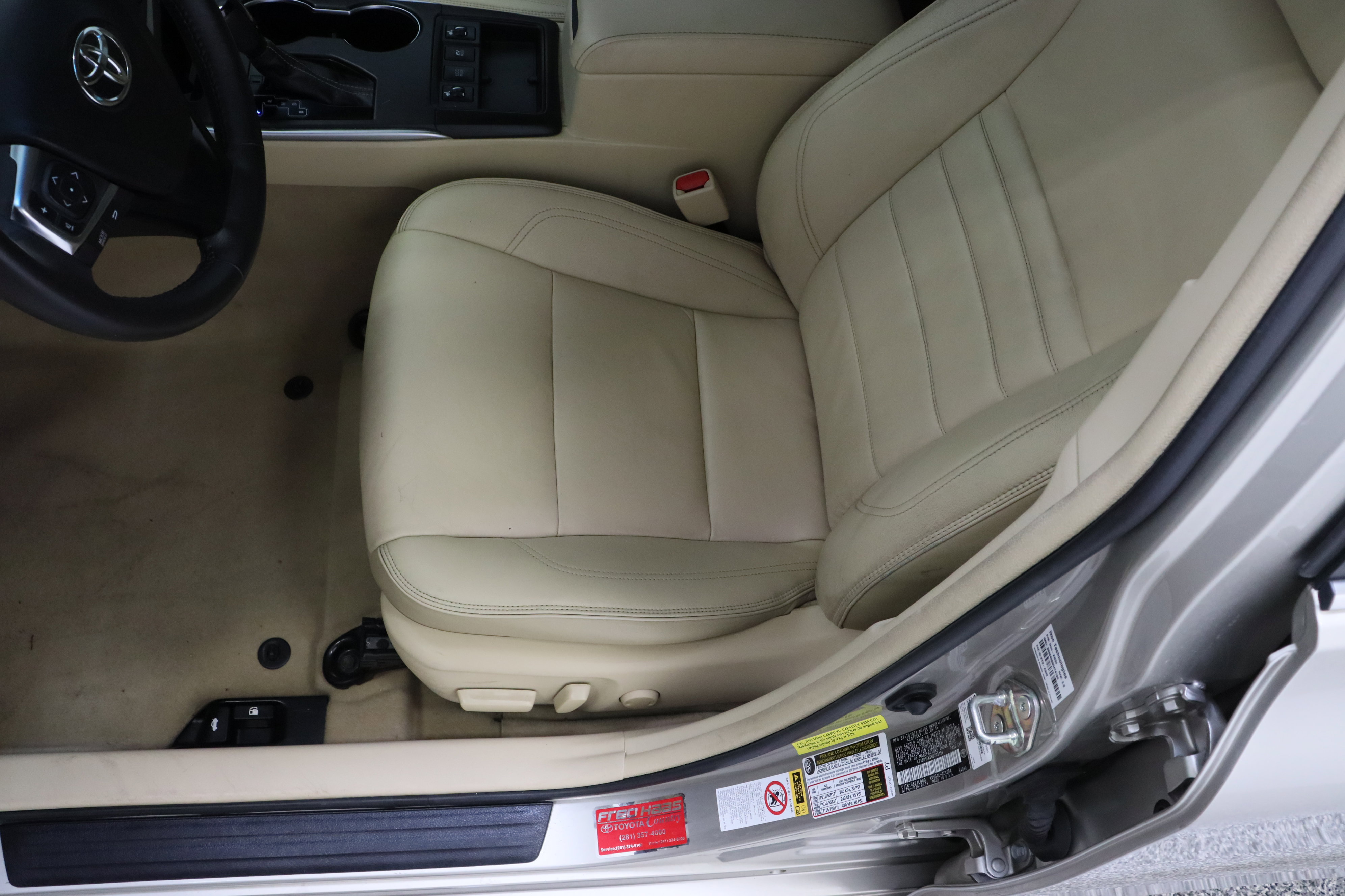 Used 2017 Toyota Camry XLE w/ Moonroof Package FWD image 15