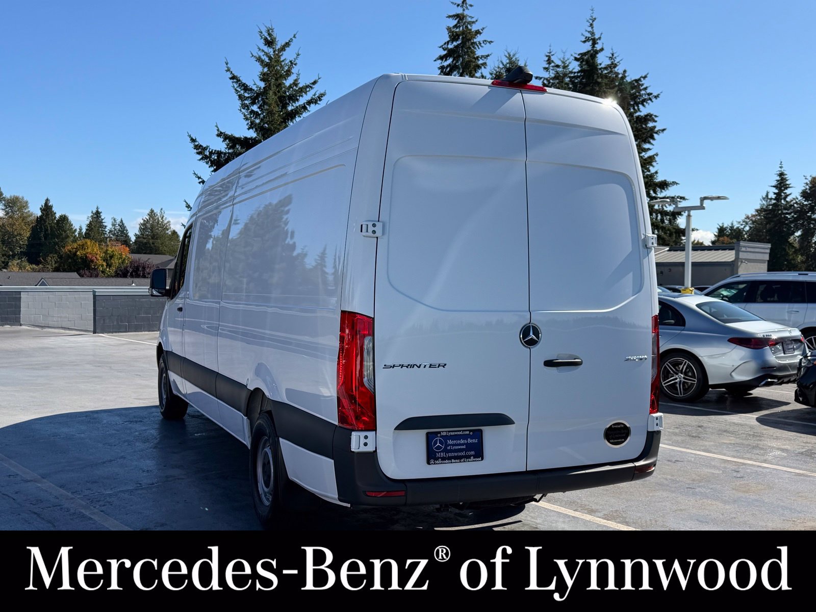 Used 2025 Mercedes-Benz Sprinter 2500 image 8